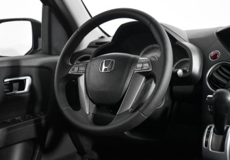 Подержанный автомобиль Honda Pilot 2008 года (15 фото)