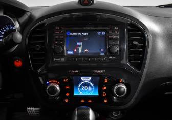 Подержанный автомобиль Nissan Juke 2011 года (15 фото)