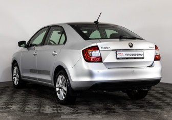 Подержанный автомобиль Skoda Rapid Liftback 2018 года (7 фото)