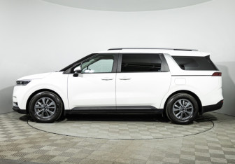 Подержанный автомобиль Kia Carnival 2021 года (8 фото)