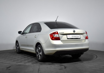 Подержанный автомобиль Skoda Rapid Liftback 2014 года (7 фото)
