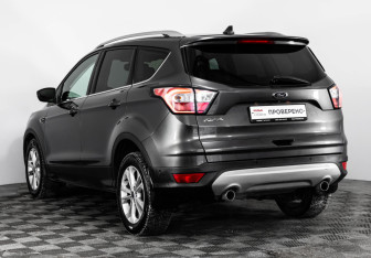 Подержанный автомобиль Ford Kuga 2018 года (8 фото)