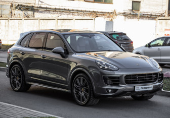 Подержанный автомобиль Porsche Cayenne 2015 года (4 фото)