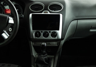 Подержанный автомобиль Ford Focus Hatchback 2008 года (14 фото)