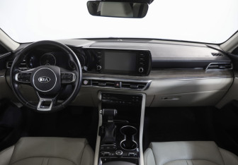 Подержанный автомобиль Kia K5 2020 года (9 фото)