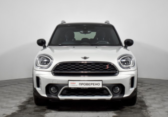 Подержанный автомобиль MINI Countryman 2020 года (2 фото)