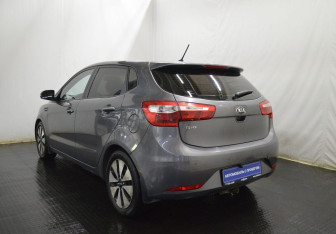 Подержанный автомобиль Kia Rio Hatchback 2014 года (7 фото)