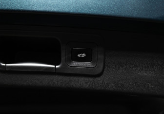 Подержанный автомобиль GAC GS8 2024 года (22 фото)