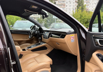 Подержанный автомобиль Porsche Macan 2016 года (10 фото)