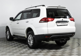 Подержанный автомобиль Mitsubishi Pajero Sport 2013 года (7 фото)