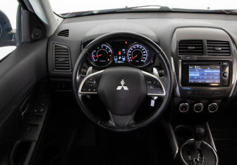 Подержанный автомобиль Mitsubishi ASX 2013 года (10 фото)