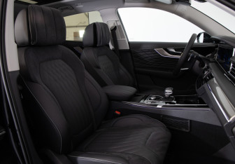 Подержанный автомобиль Hongqi HS5 2024 года (12 фото)