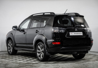 Подержанный автомобиль Mitsubishi Outlander 2012 года (7 фото)