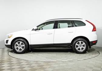 Подержанный автомобиль Volvo XC60 2012 года (8 фото)