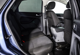 Подержанный автомобиль Ford Focus Sedan 2009 года (15 фото)