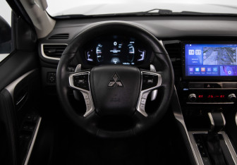 Подержанный автомобиль Mitsubishi Pajero Sport 2022 года (10 фото)