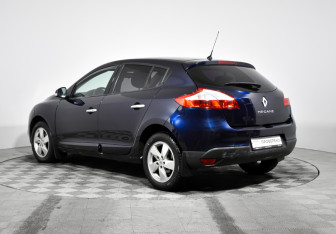 Подержанный автомобиль Renault Megane Hatchback 2010 года (7 фото)