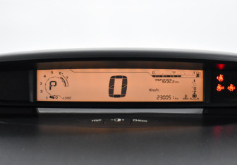 Подержанный автомобиль Citroen C4 Hatchback 2009 года (17 фото)