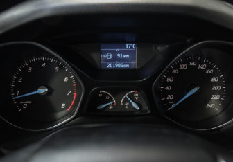 Подержанный автомобиль Ford Focus Hatchback 2012 года (12 фото)