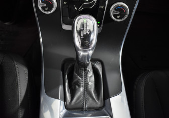 Подержанный автомобиль Volvo S60 2013 года (16 фото)