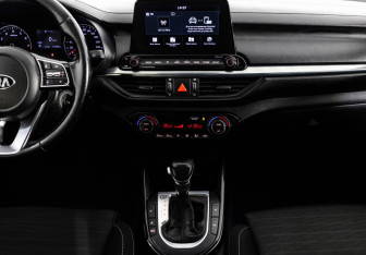 Подержанный автомобиль Kia Cerato Sedan 2019 года (12 фото)