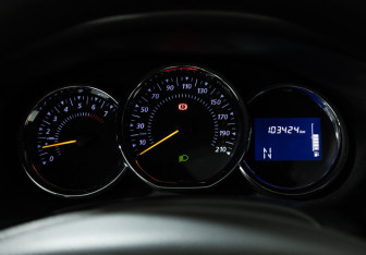Подержанный автомобиль Renault Sandero 2015 года (12 фото)