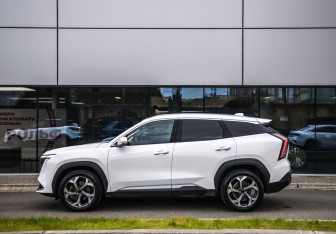 Подержанный автомобиль Geely Atlas 2024 года (9 фото)