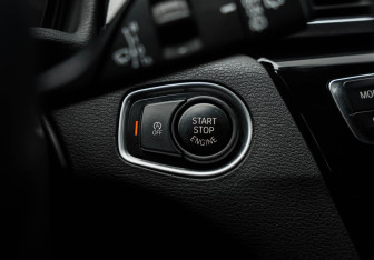Подержанный автомобиль BMW X1 2016 года (24 фото)
