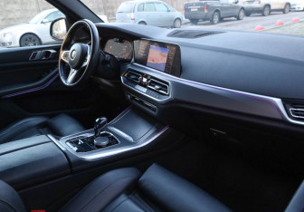 Подержанный автомобиль BMW X5 2020 года (19 фото)