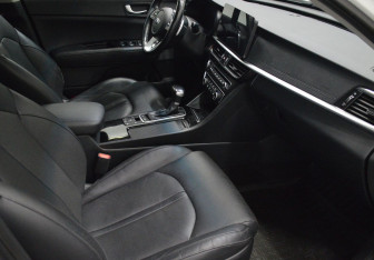 Подержанный автомобиль Kia Optima Sedan 2018 года (11 фото)