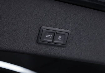 Подержанный автомобиль Audi e-tron Sportback 2021 года (40 фото)