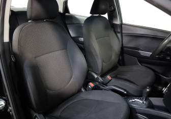 Подержанный автомобиль Kia Rio Sedan 2011 года (12 фото)