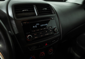 Подержанный автомобиль Mitsubishi ASX 2015 года (15 фото)