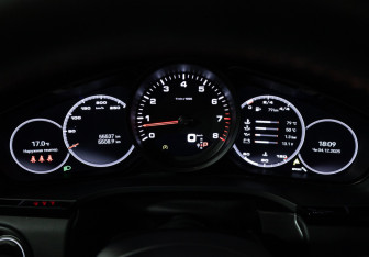 Подержанный автомобиль Porsche Cayenne 2021 года (12 фото)