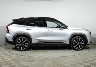Подержанный автомобиль Geely Atlas 2024 года (4 фото)