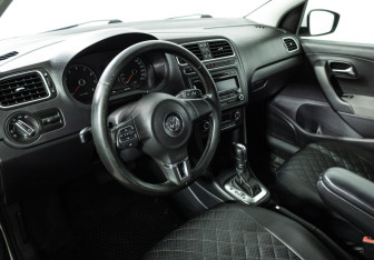 Подержанный автомобиль Volkswagen Polo Sedan 2012 года (11 фото)