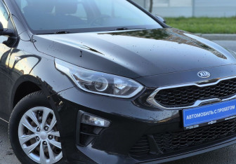 Подержанный автомобиль Kia Ceed Hatchback 2019 года (8 фото)
