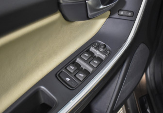 Подержанный автомобиль Volvo XC60 2014 года (11 фото)
