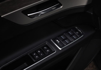 Подержанный автомобиль Jaguar XF Sedan 2016 года (15 фото)