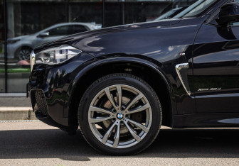 Подержанный автомобиль BMW X5 2016 года (10 фото)