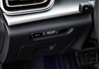 Подержанный автомобиль Hongqi H5 2024 года (23 фото)