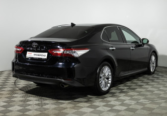 Подержанный автомобиль Toyota Camry Sedan 2018 года (5 фото)