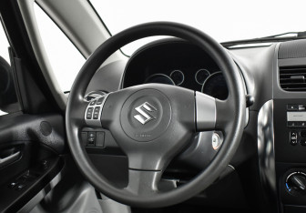 Подержанный автомобиль Suzuki SX4 Hatchback 2012 года (14 фото)