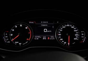 Подержанный автомобиль Audi Q5 2017 года (20 фото)