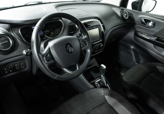 Подержанный автомобиль Renault Kaptur 2016 года (11 фото)