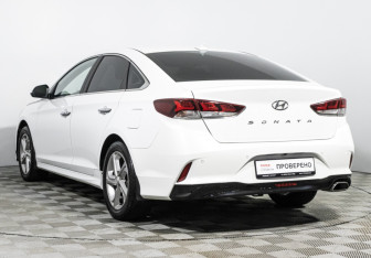Подержанный автомобиль Hyundai Sonata 2019 года (7 фото)