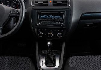 Подержанный автомобиль Volkswagen Jetta Sedan 2012 года (12 фото)