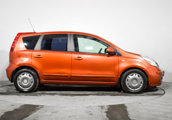 Подержанный автомобиль Nissan Note 2008 года (4 фото)