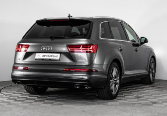 Подержанный автомобиль Audi Q7 2015 года (6 фото)