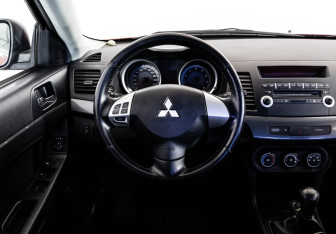 Подержанный автомобиль Mitsubishi Lancer Sedan 2008 года (14 фото)
